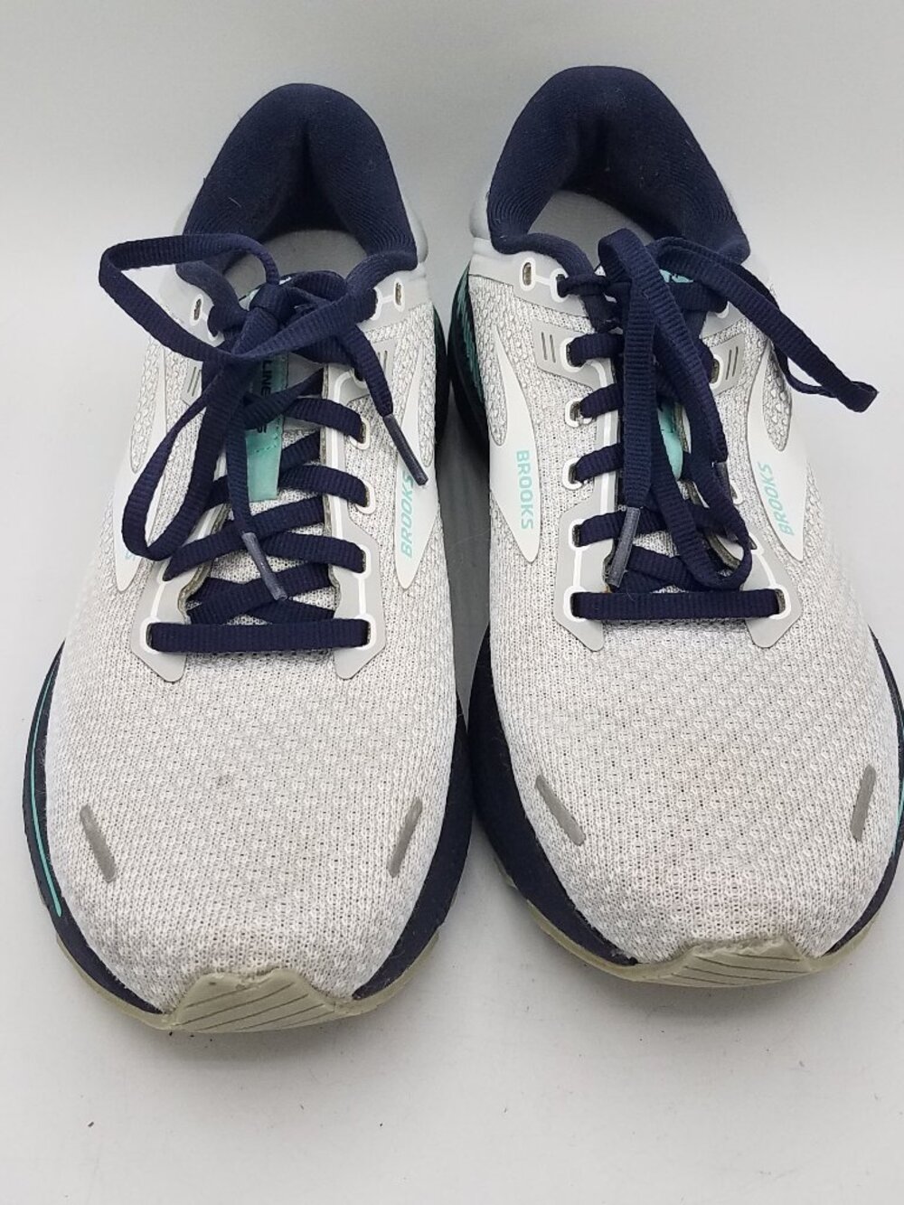 Brooks Womens Adrenaline GTS 22 Gray/Mint Running Shoes Sneakers Size 9.5 B